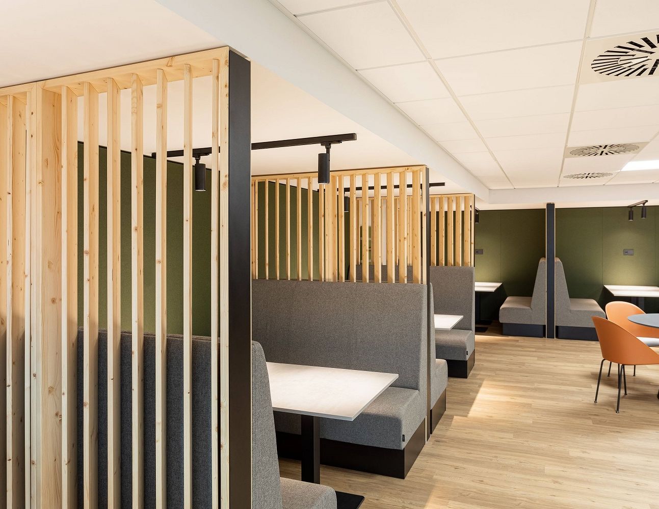 Sideboards der Serie PRISMA 2 im Mittelpunkt