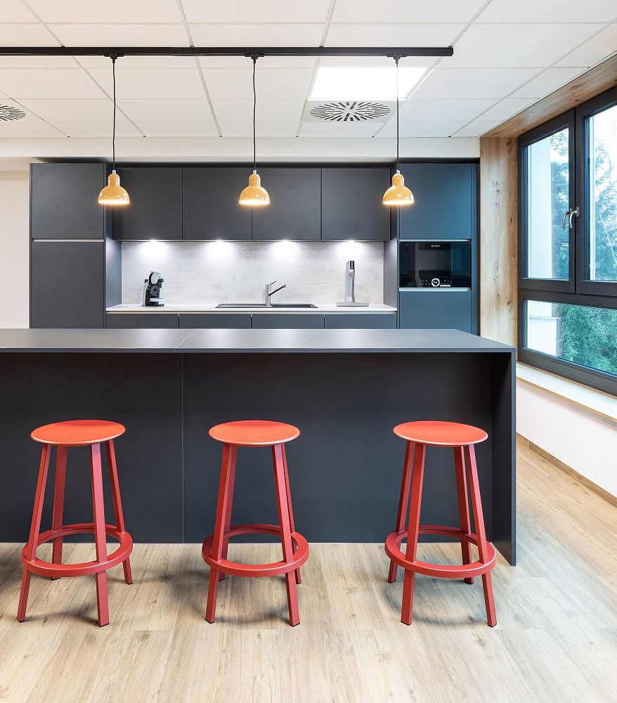 Sideboards der Serie PRISMA 2 im Mittelpunkt 