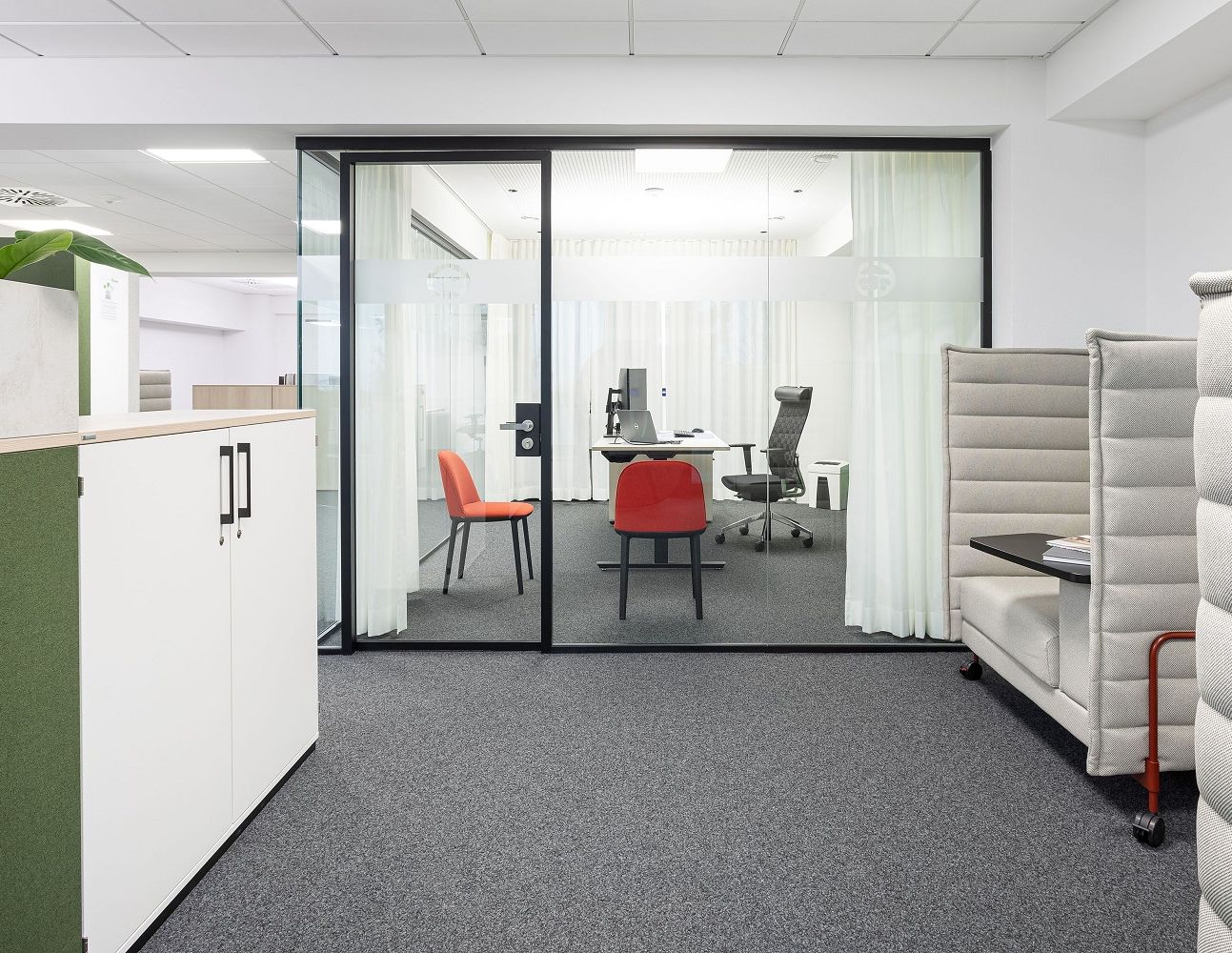 Sideboards der Serie PRISMA 2 im Mittelpunkt