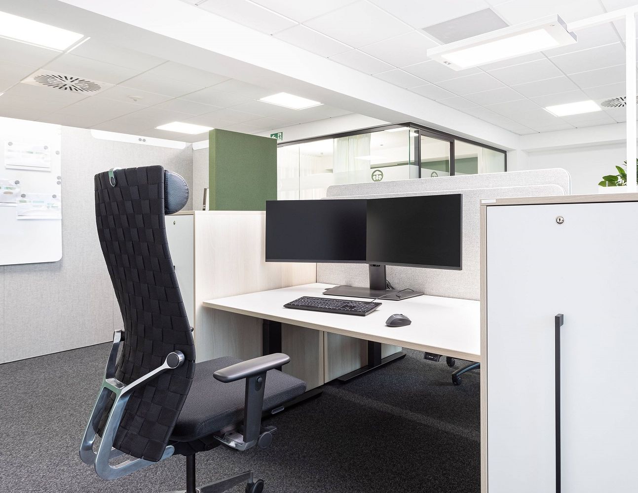 Sideboards der Serie PRISMA 2 im Mittelpunkt